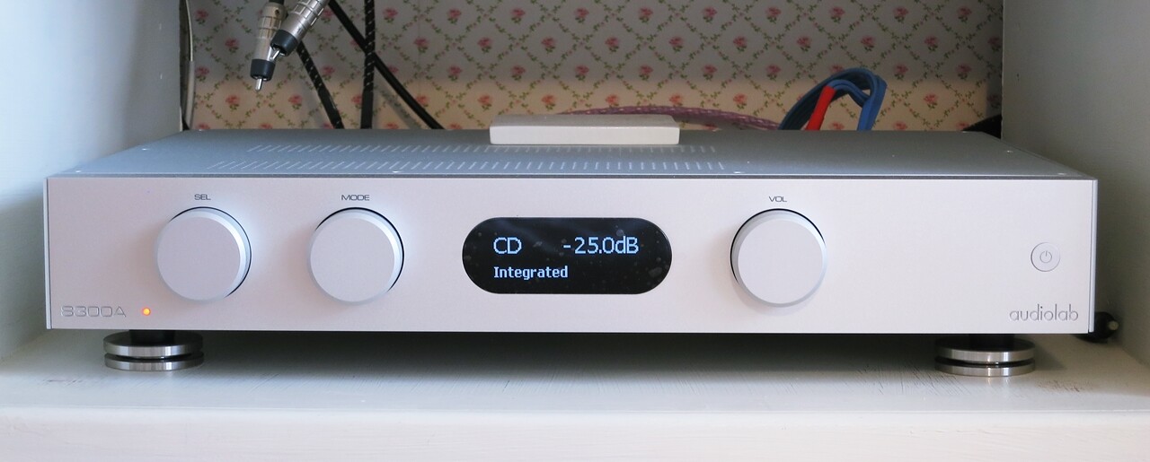 AUDIOLAB 8300A