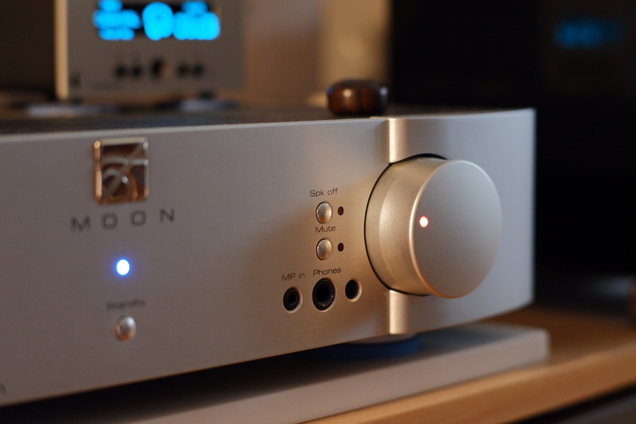 Moon Neo 220i Night Integrated amplifier