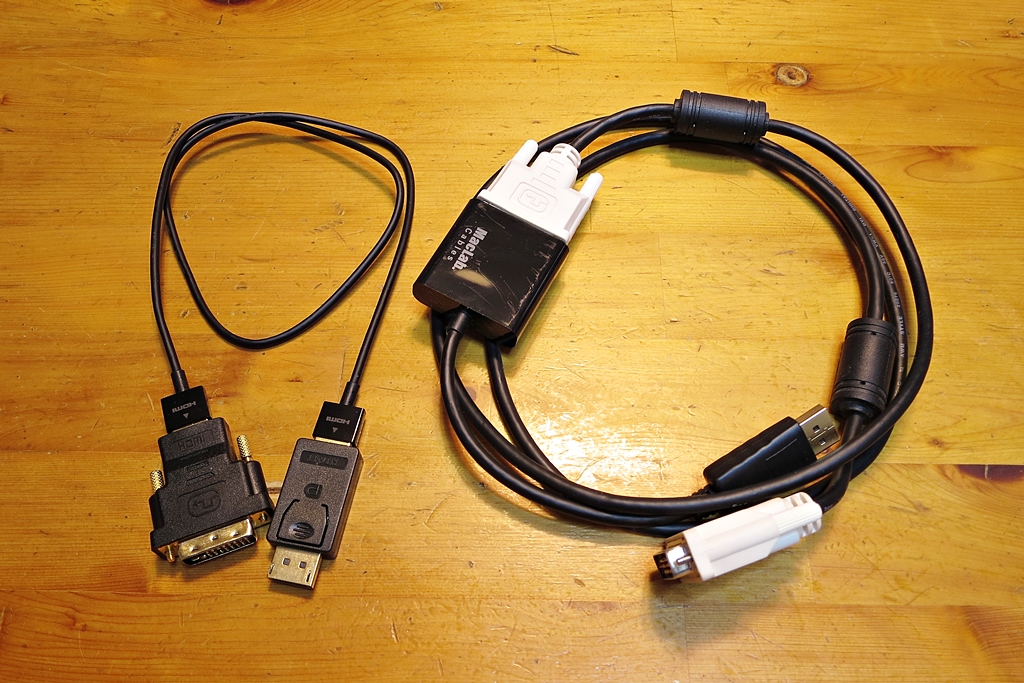 DisplayPort to HDMI to DVI変換ケーブル
